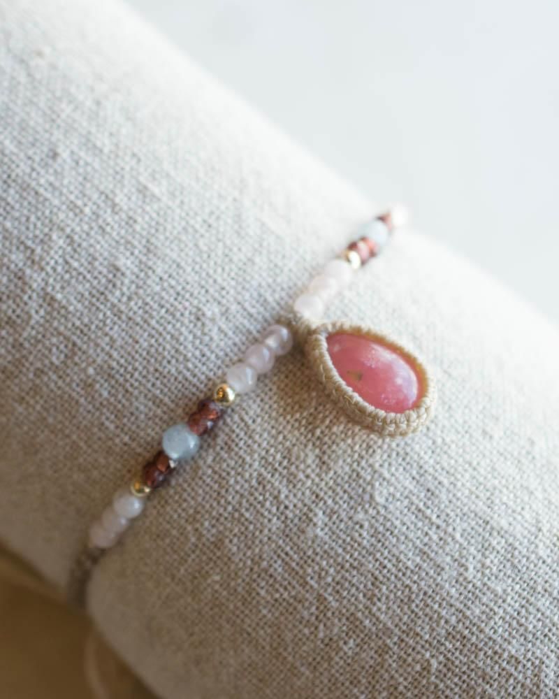 インカローズ／マクラメブレスレット - 天然石＋マクラメアクセサリー