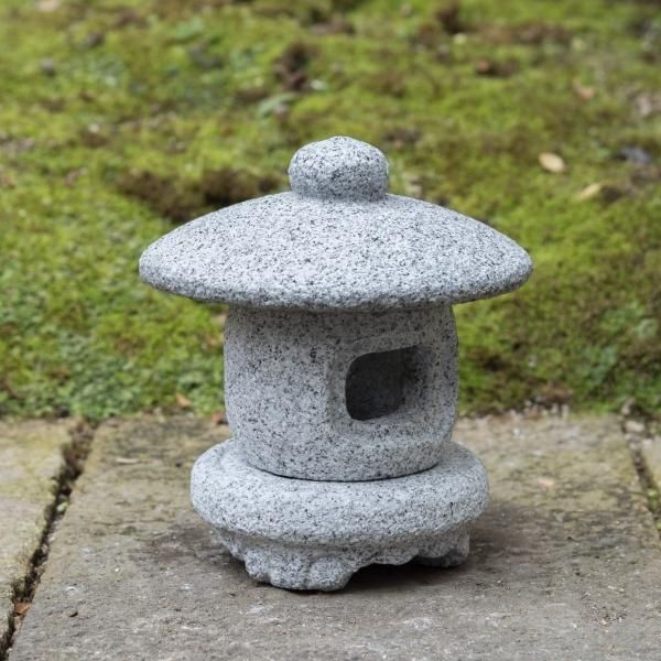 真壁石製のミニ灯篭（玉手型）｜Mini Tamate Lantern