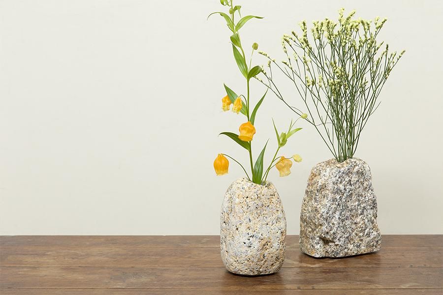 福田石製、自然石一輪挿し | Flower vase