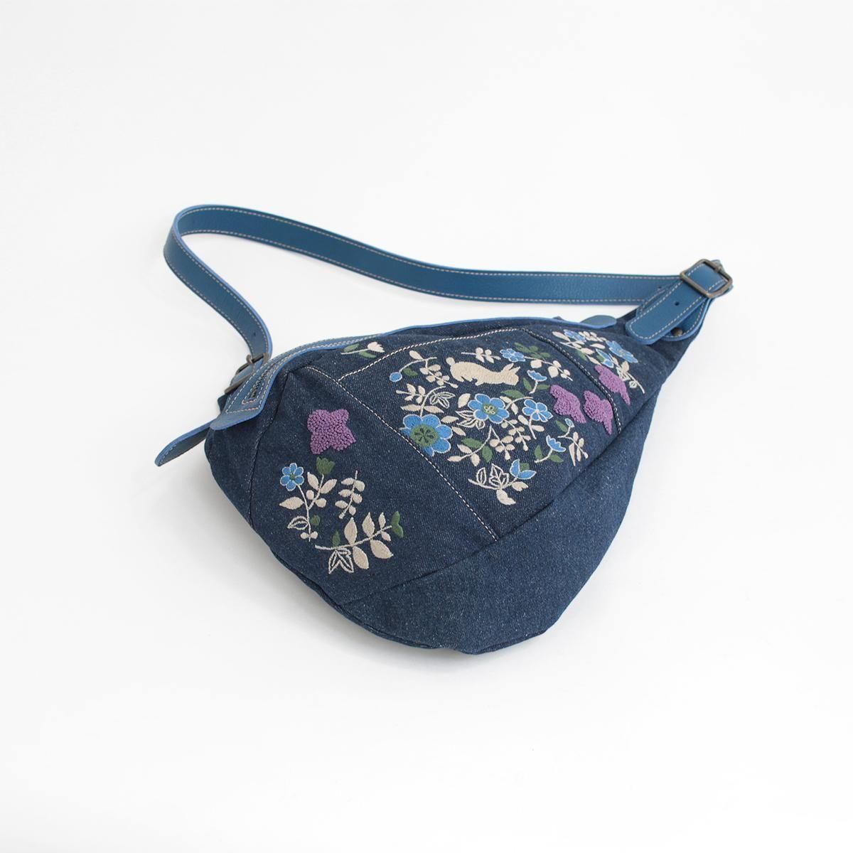 うさぎガーデン刺繍 | ボディバッグ - 刺繍バッグ【パンガンダラン