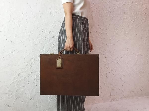 革のトランク（鍵付き） - ブルーパロット京都｜アンティーク家具