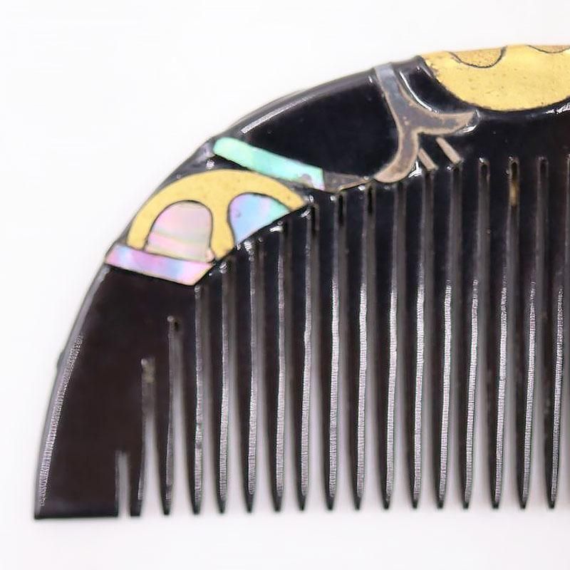 くし 螺鈿入り 黒地 金銀蒔絵 大正時代 幅9cm 高さ4cm