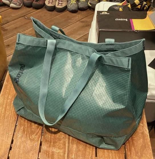 patagonia パタゴニア＞ LW Black Hole Gear Tote ライトウェイト