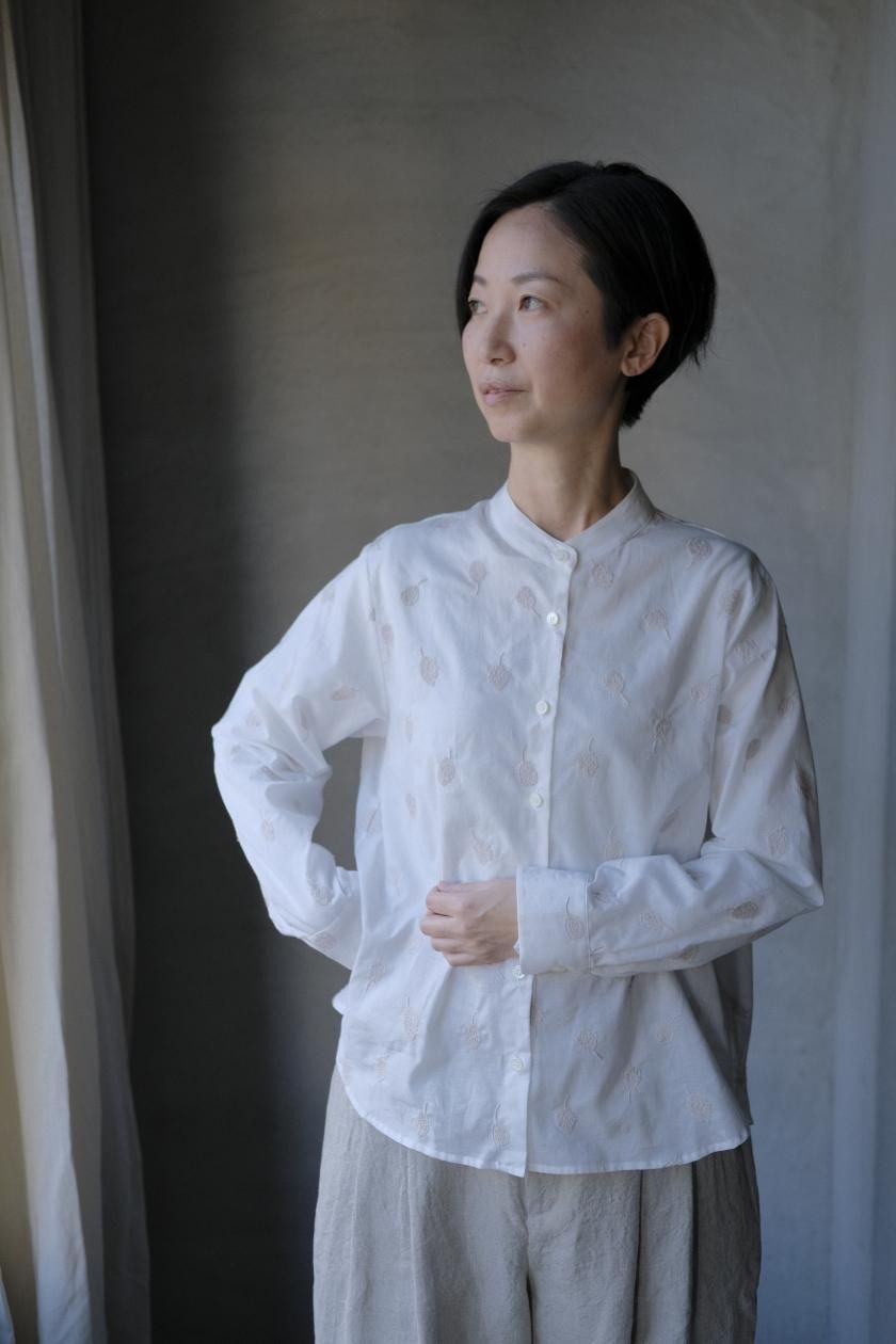 atelier naruse | コットンバンドカラー ブラウス - c a b i n e t