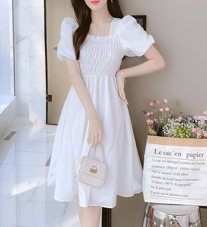 デイリーからお呼ばれまで活躍 パフスリーブの膝丈シャーリングフレア