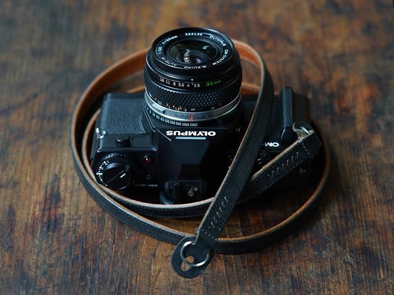 上質な革の細いカメラストラップ クラシコ・ドリット