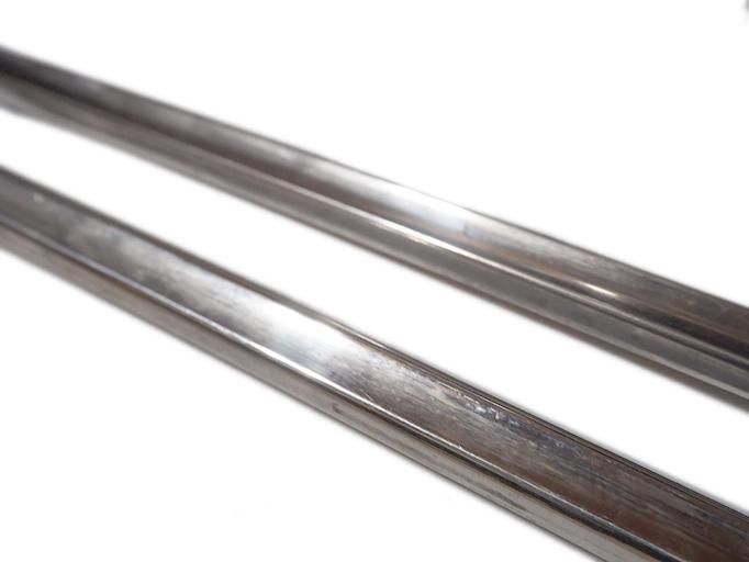 ダットサントラック】左フロントフェンダー・左ドア用モール（中古品