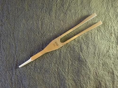 444Hzチューナー2本＆音叉箱セット」 - マドモアゼル・愛公式ショップ