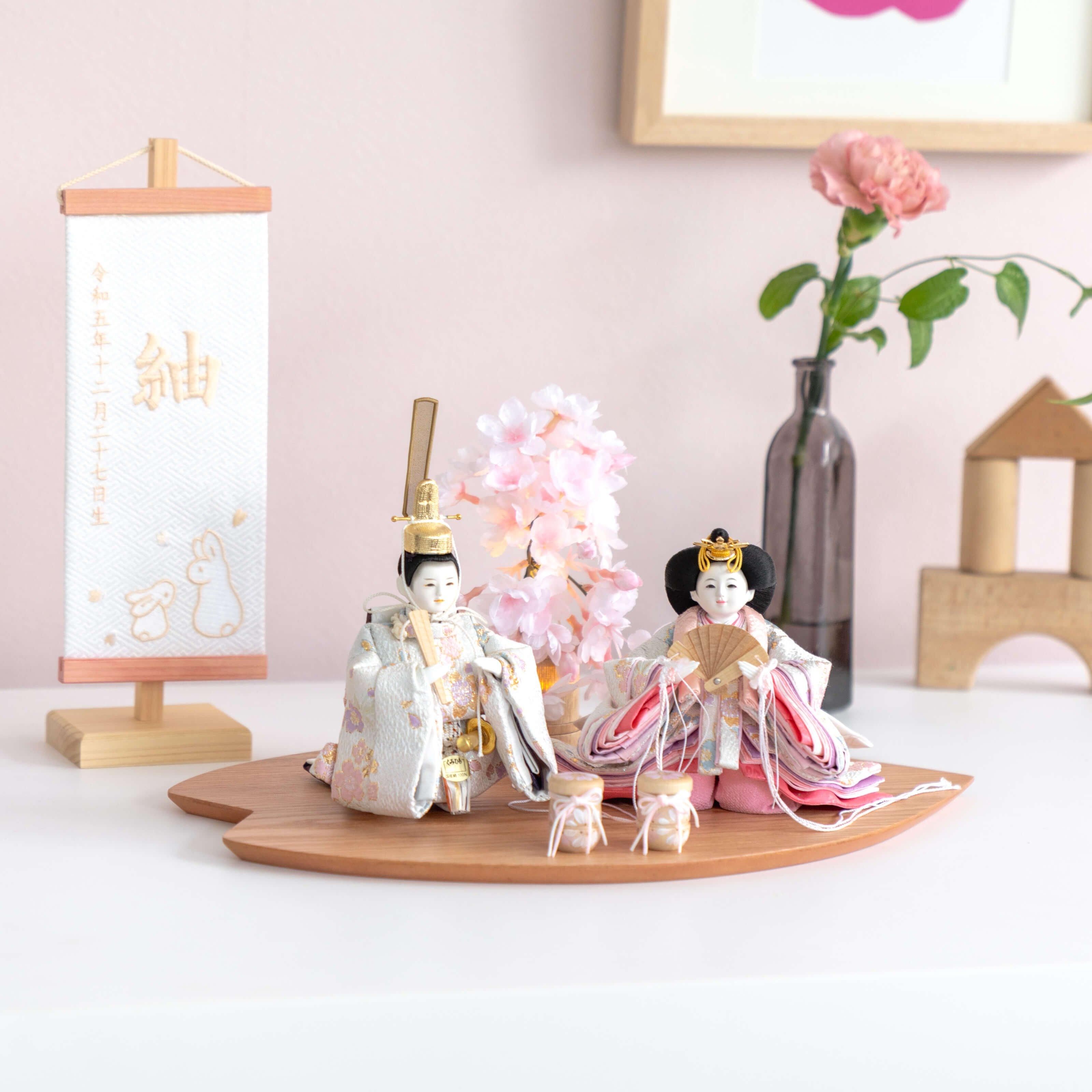 コンパクトでかわいい「ことの豆立ひな」