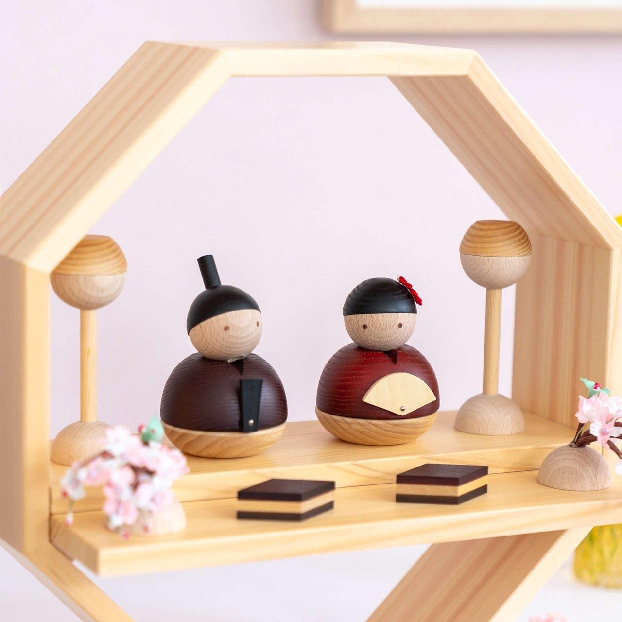 コンパクトでかわいい「ことの木製ひな人形」