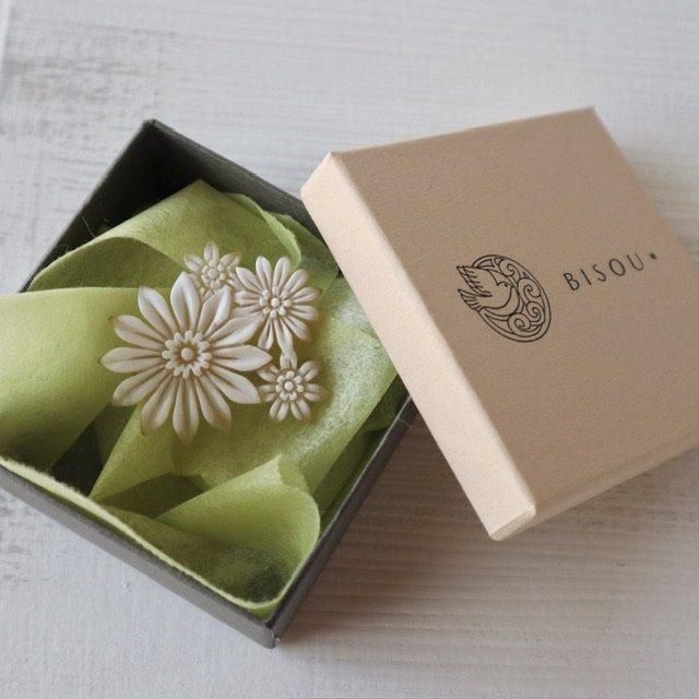 BISOU* 手をつないで 水牛 ブローチ ハンドメイド作家 | aoi door