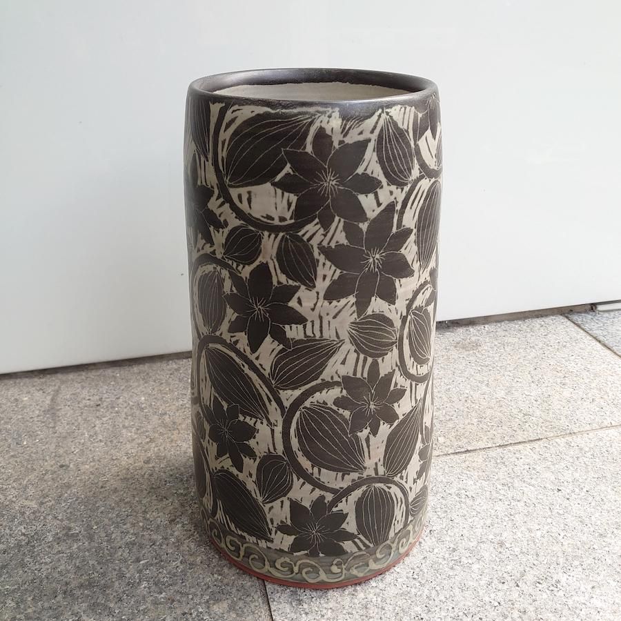 陶器】縄文土器のような模様の傘立て 陶器】縄文土器のような