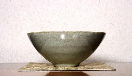 韓国 樊川窯 安東 五 作 青磁雲鶴 茶碗 無傷 共箱。