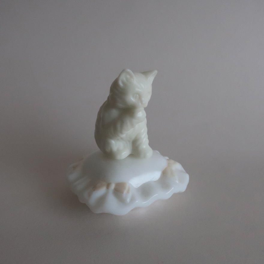 Vintage Avon Milk Glass Cat Perfume Bottle Figures/ビンテージ