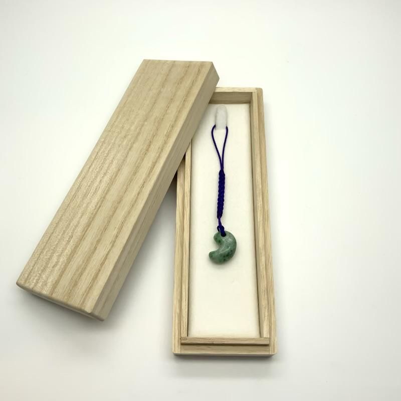 糸魚川翡翠 勾玉 巴型 】 国産 天然石 ひすい ヒスイ Jade カワセミ