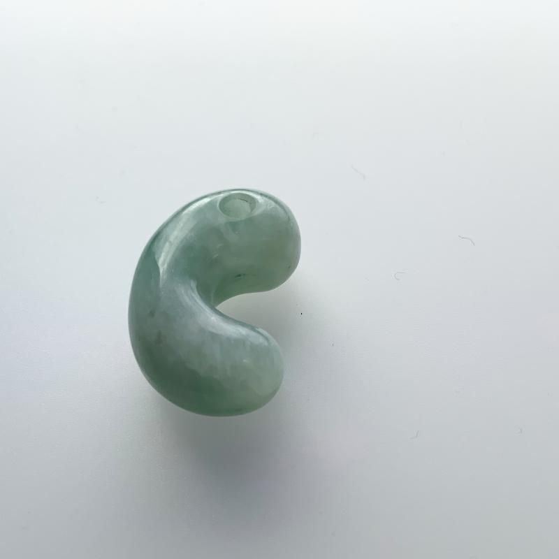 糸魚川翡翠 勾玉 巴型 】 国産 天然石 糸魚川産翡翠 ひすい ヒスイ
