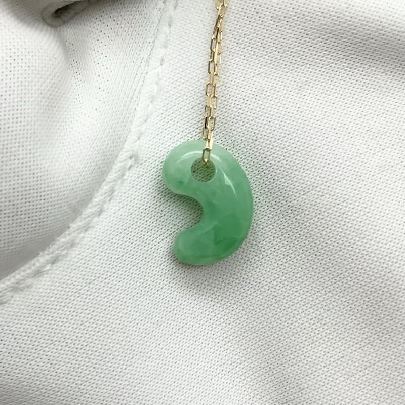 糸魚川翡翠 姫川産 勾玉 K18チェーンペンダント 】 国産 天然石 糸魚川