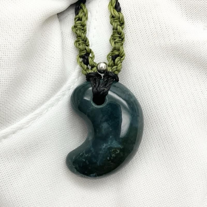 出雲石／碧玉 勾玉 中 マクラメ編みペンダント 】 | めのうの店川島