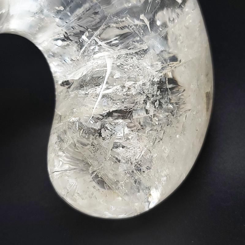 水晶 勾玉(特大) 木製台 】| めのうの店川島【公式通販】創業明治10年