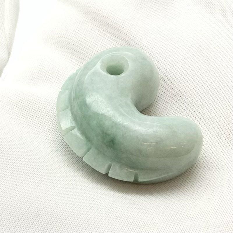 ミャンマー翡翠 勾玉 獣型 】 ひすい ヒスイ Jade 限定品 稀少 レア