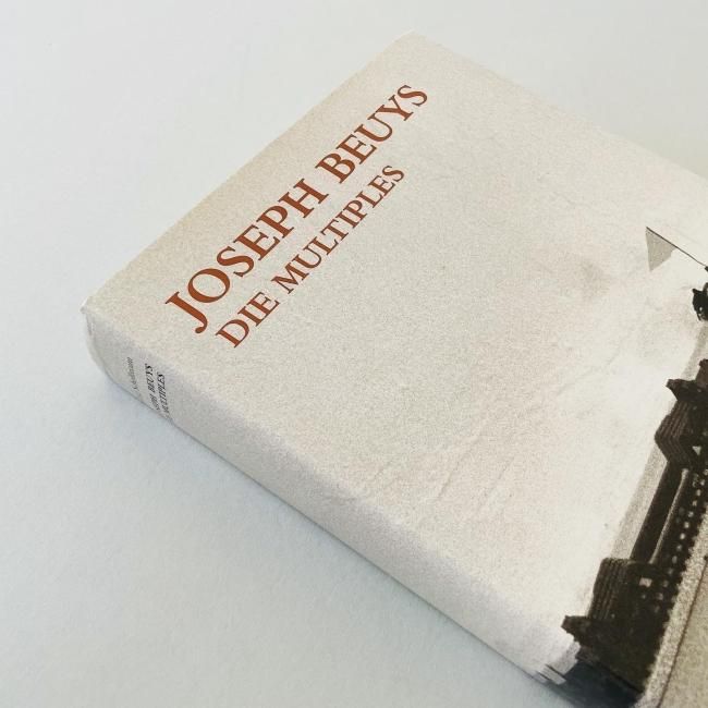 JOSEPH BEUYS : DIE MULTIPLES 1965-1986｜ヨーゼフ・ボイス