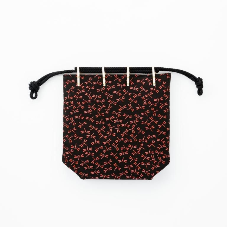 合切袋(中)マチ付［黒地×赤漆×とんぼ］：印傳屋公式オンラインショップ