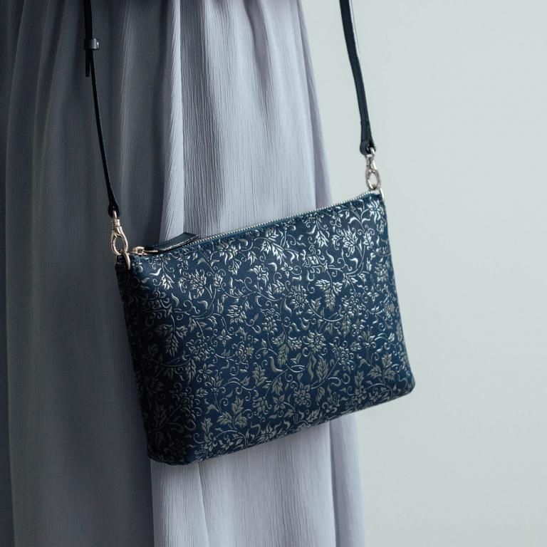 47ショルダー［紺地×グレー漆×花唐草］：印傳屋公式オンラインショップ