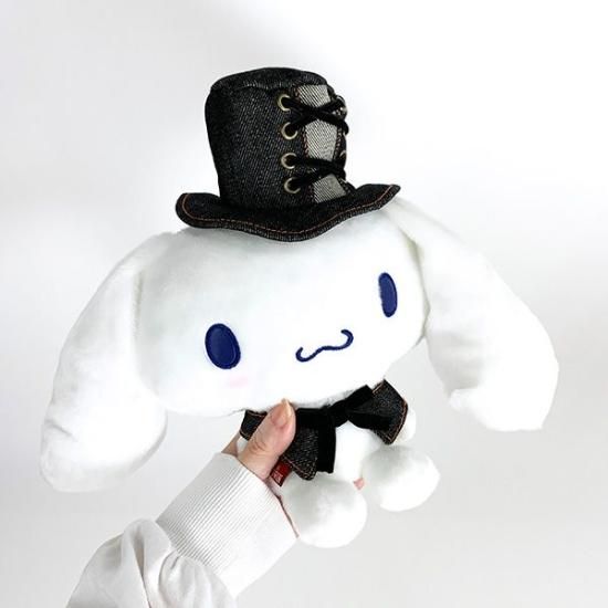 サンリオ×EDWIN ぬいぐるみ：モノトーンなクロミ＆シナモロールが