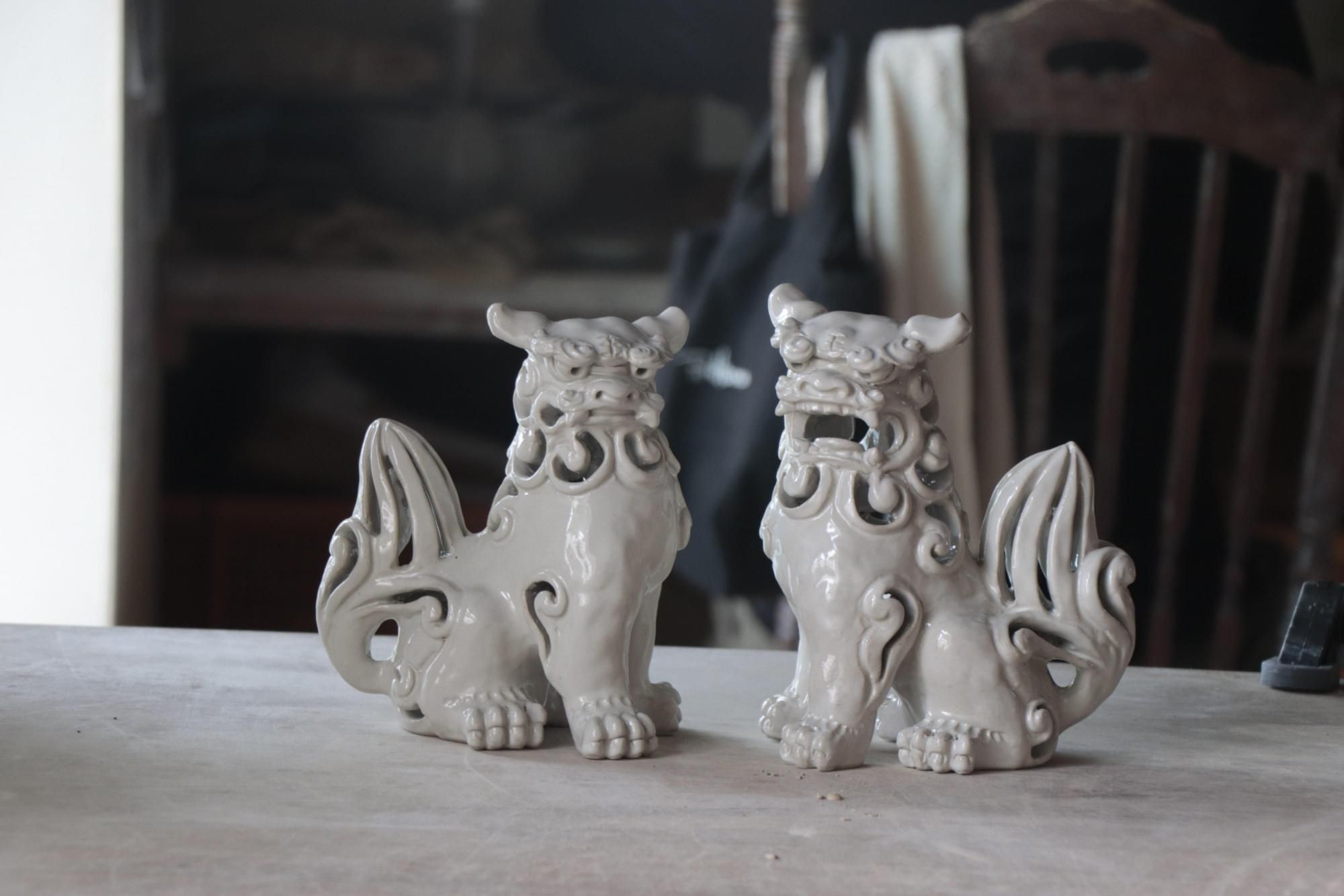 育陶園獅子 | 透かし彫り乳白 - 育陶園 やちむんの窯元｜沖縄の陶器 和
