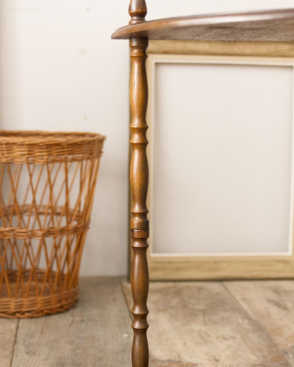 ディスプレイに最適なフランスアンティークコーナーシェルフ