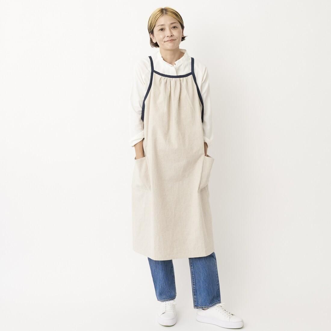 パイピングギャザーエプロン | ネイビー - SUNNY LOCATIONの公式