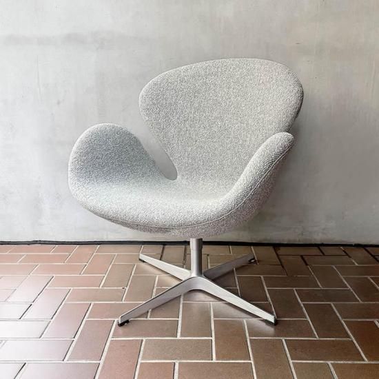 Fritz Hansen / Swan Chair / 2023 Limited Edition - NICK WHITE