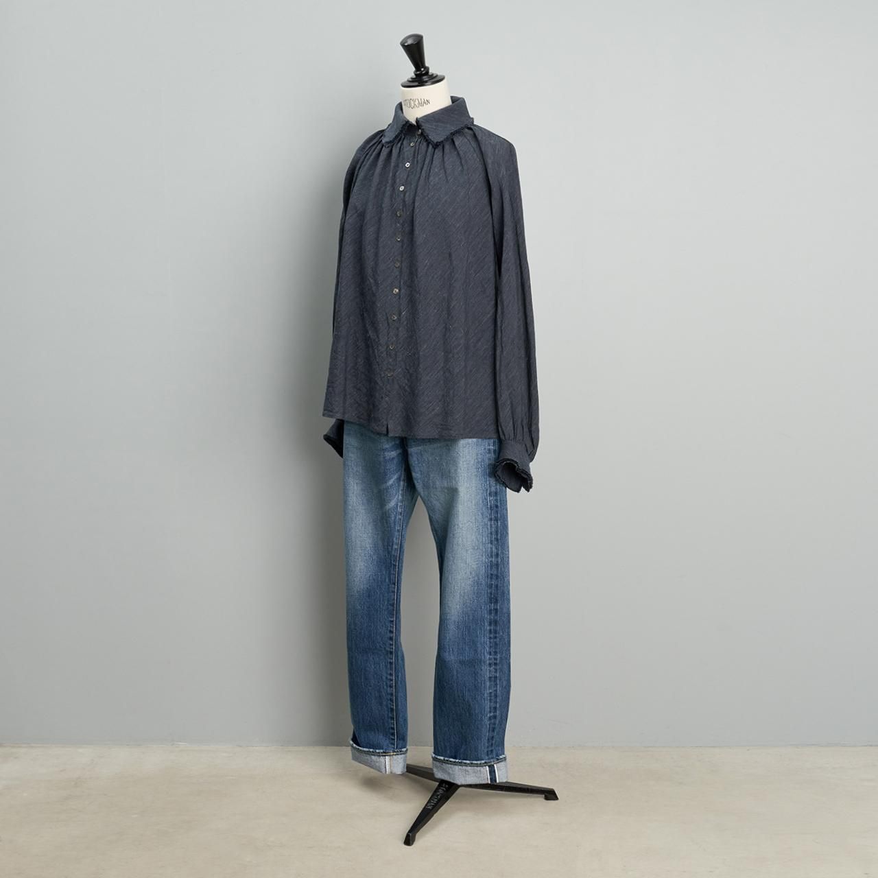 yunahicaリネンフリルブラウスインディゴ - Pale Jute