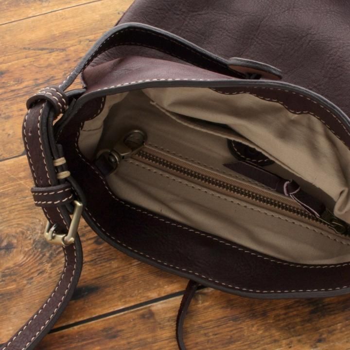 本牛革斜め掛けレザーショルダーバッグ hana ダークブラウン | アジア