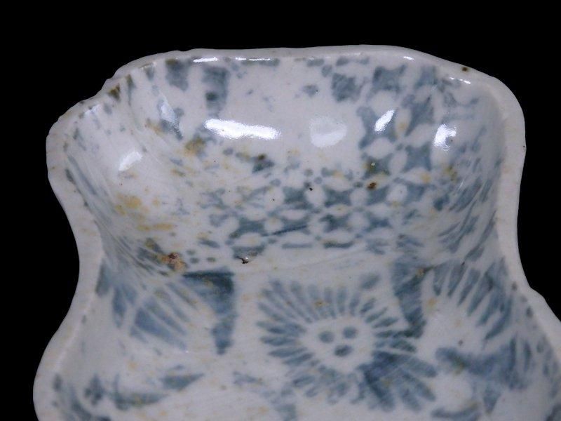 古伊万里 染付 型刷印判 松葉に幾何学文様図 糸巻形変形皿 江戸期