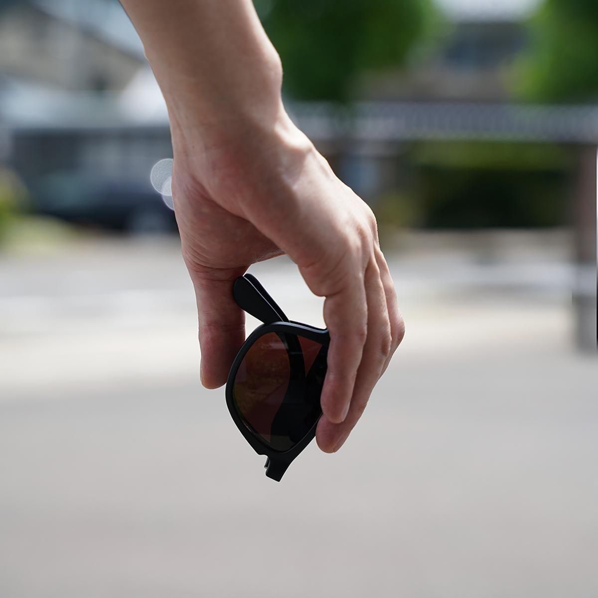 SAVA!STORE】鯖江 折りたたみサングラス 紫外線透過率1%以下