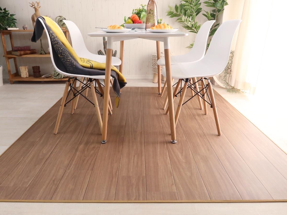 厚さ2倍でクッション性のある素材！撥水＆抗菌ダイニングラグ