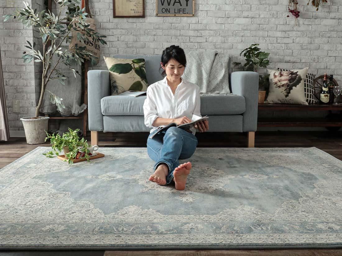 高密度のウィルトン織！気品漂う高級ラグ 『アンカラ ライトブルー