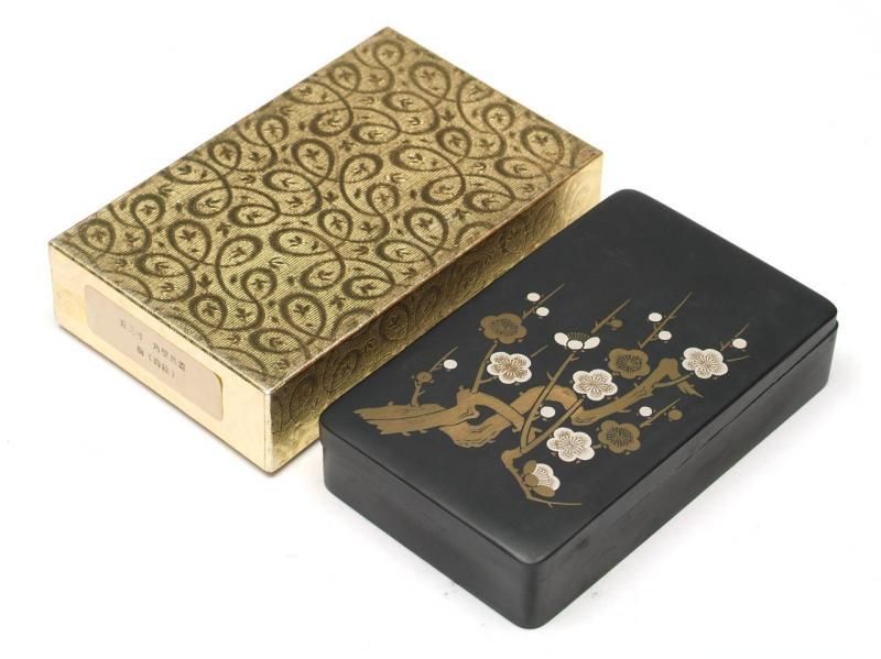 和硯 梅(蒔絵) 五三寸 角型共蓋 - 書道用具専門店 西本皆文堂
