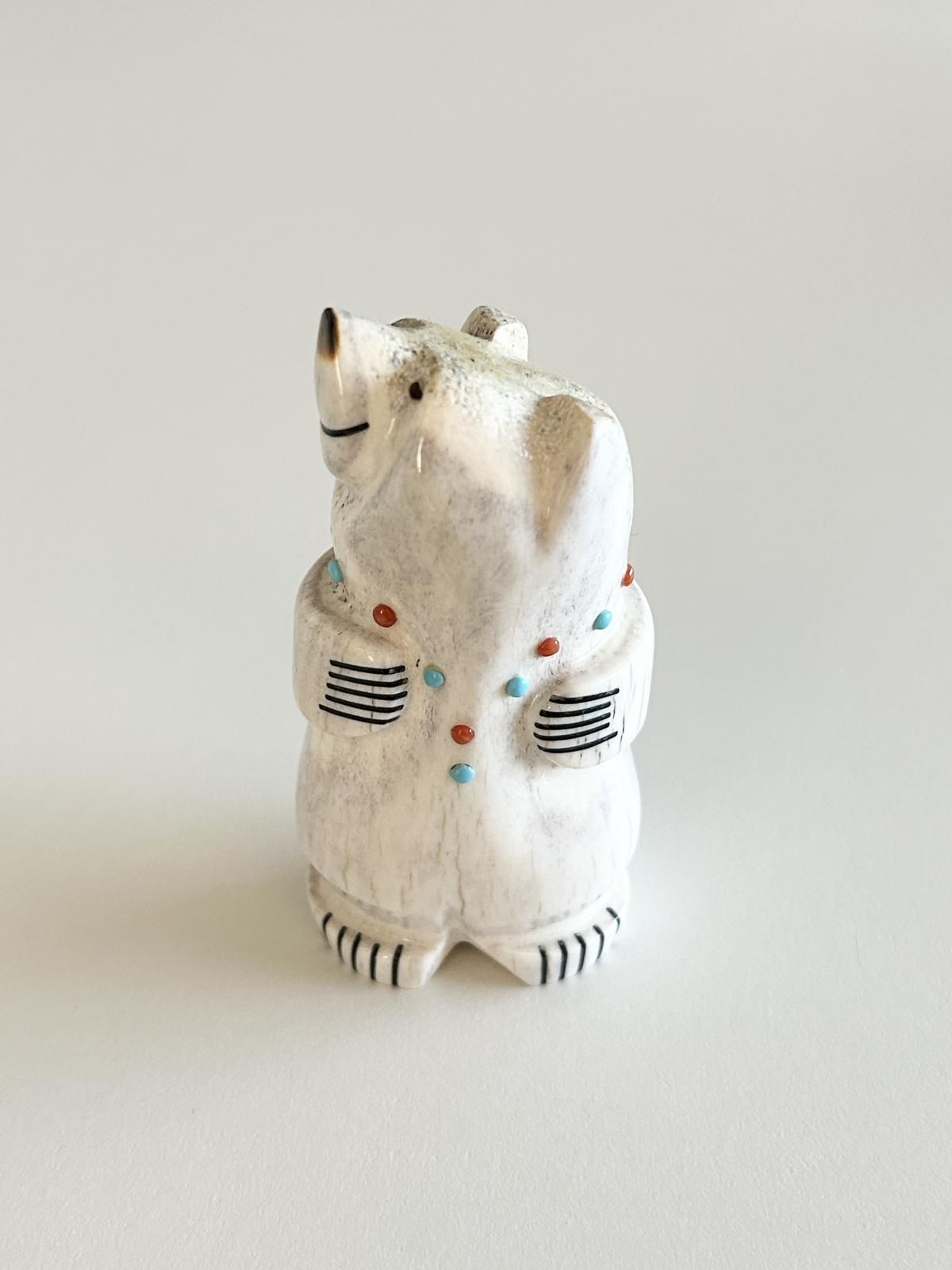 ズニ族 くまフェティッシュ（鹿の角） - インディアンジュエリー専門店