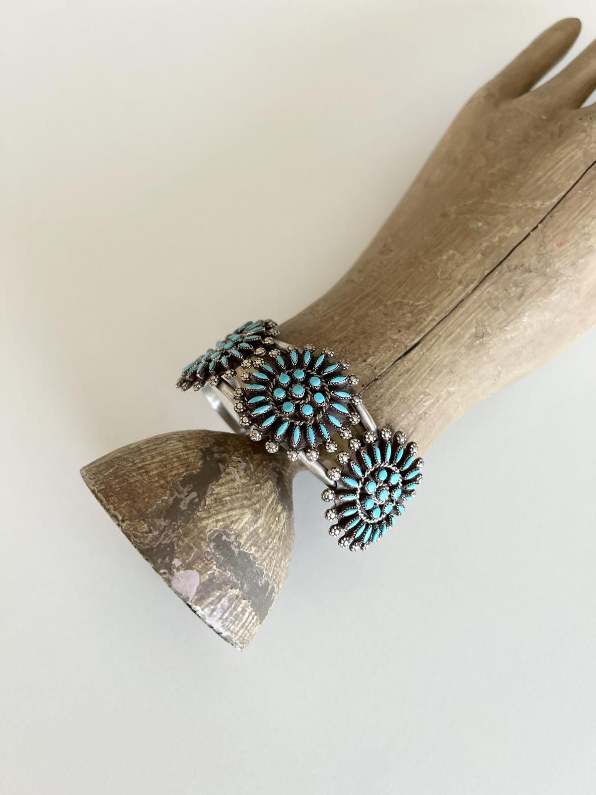 ズニ族 ターコイズクラスターバングル - インディアンジュエリー専門店