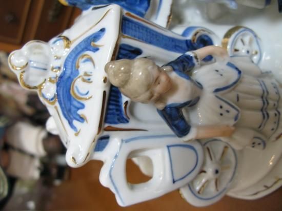 即納！アンティーク 瀬戸マイセン 馬車の前に立つ貴婦人と紳士