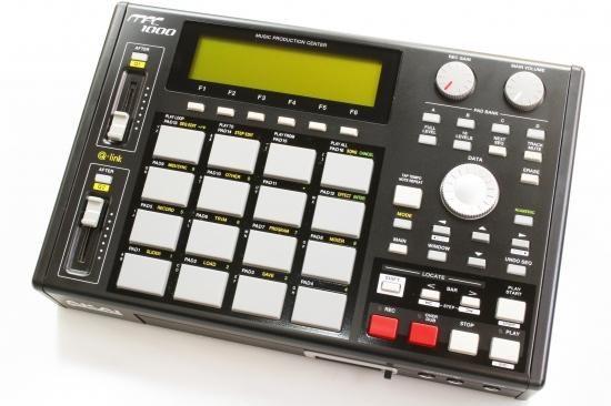 AKAI MPC 1000 - Geek IN Box