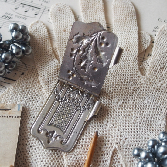 フランスアンティーク | ヒイラギのカルネドバル（舞踏会用の小さな