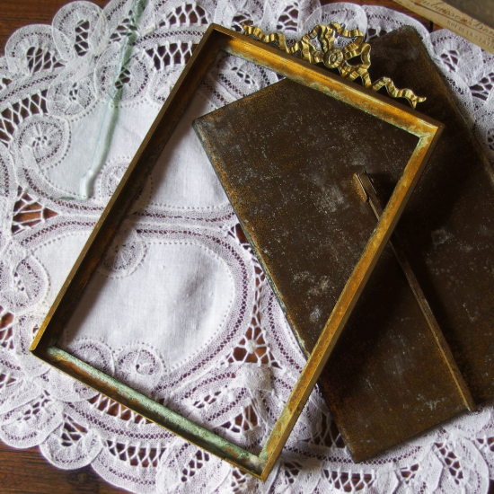 アンティークフレーム | フランス リボンのオルモル装飾 真鍮のフォト