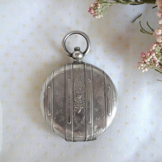 アンティーク パウダーケース | 小さな薔薇と蔦模様のパウダーケース