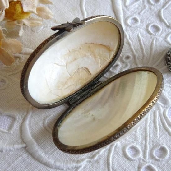 ヴィクトリアン マザーオブパール | ヴィクトリアン 蝶のモチーフ