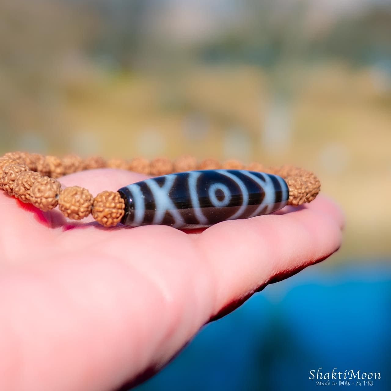 虎牙三眼天珠 逆境を乗り越える・成長と成功・金運・幸福・長寿・魔