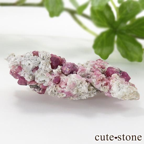 ラズベリーガーネット（灰礬柘榴石）の原石（鉱物標本）25.4g - cute