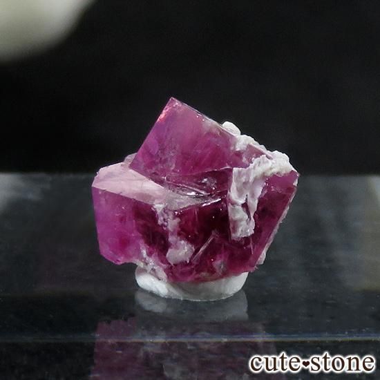 アメリカ ユタ州産 レッドベリル（ビクスバイト）の原石 1.6ct